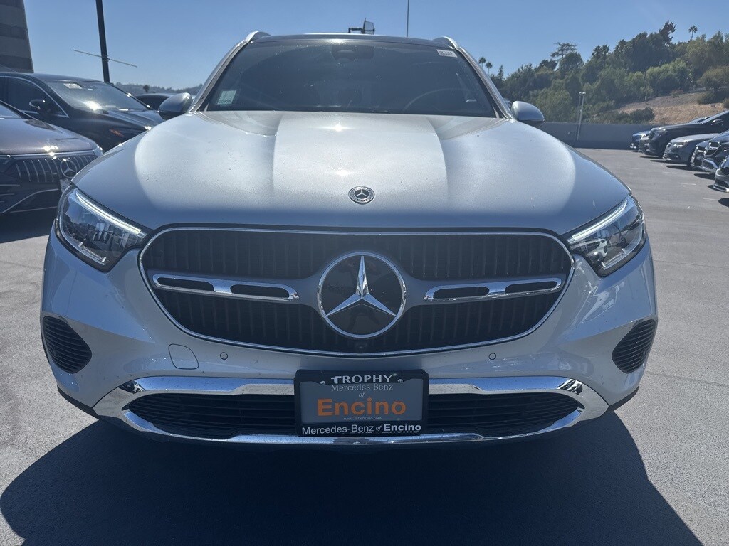 2025 Mercedes Benz GLC 300 photo 2