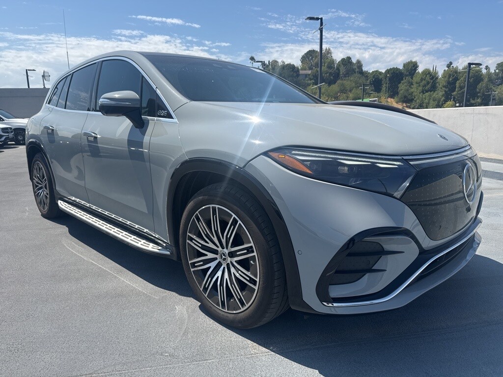 2023 Mercedes Benz EQS SUV 580 4MATIC photo 3