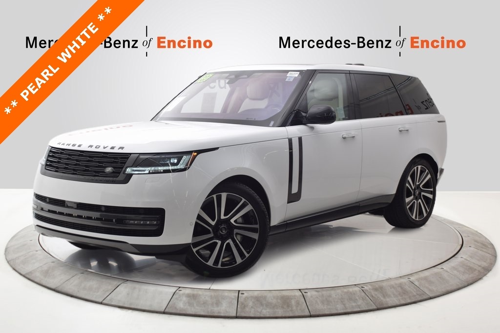 2023 Land Rover Range Rover SE's photo