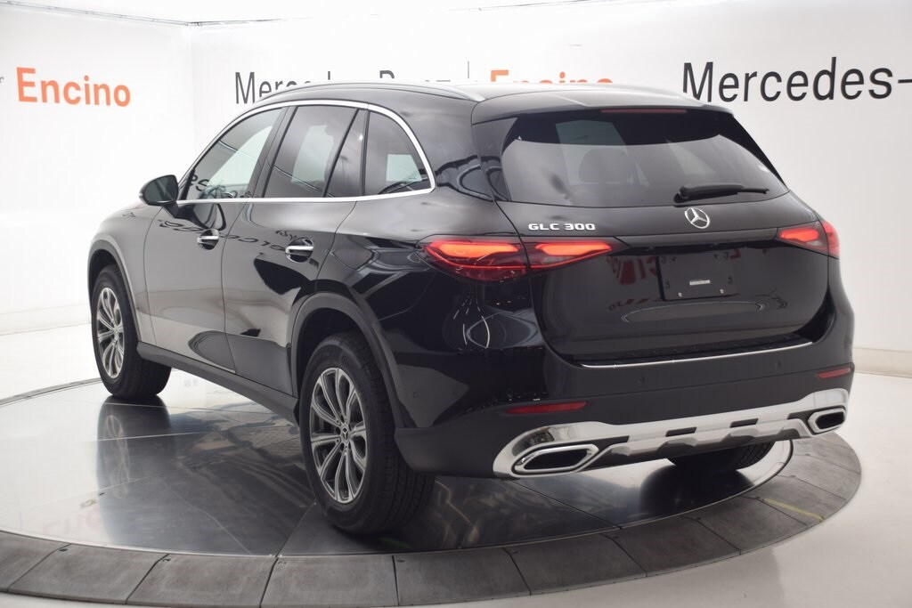 2026 Mercedes Benz GLC 300 photo 4