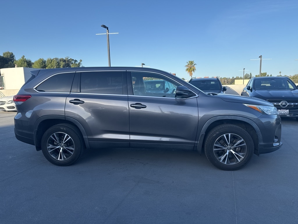 Used 2019 Toyota Highlander LE V6 SUV