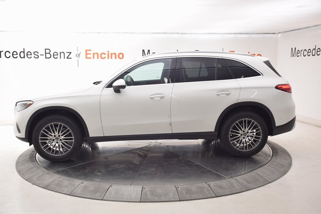 2025 Mercedes Benz GLC 300 4MATIC photo 3
