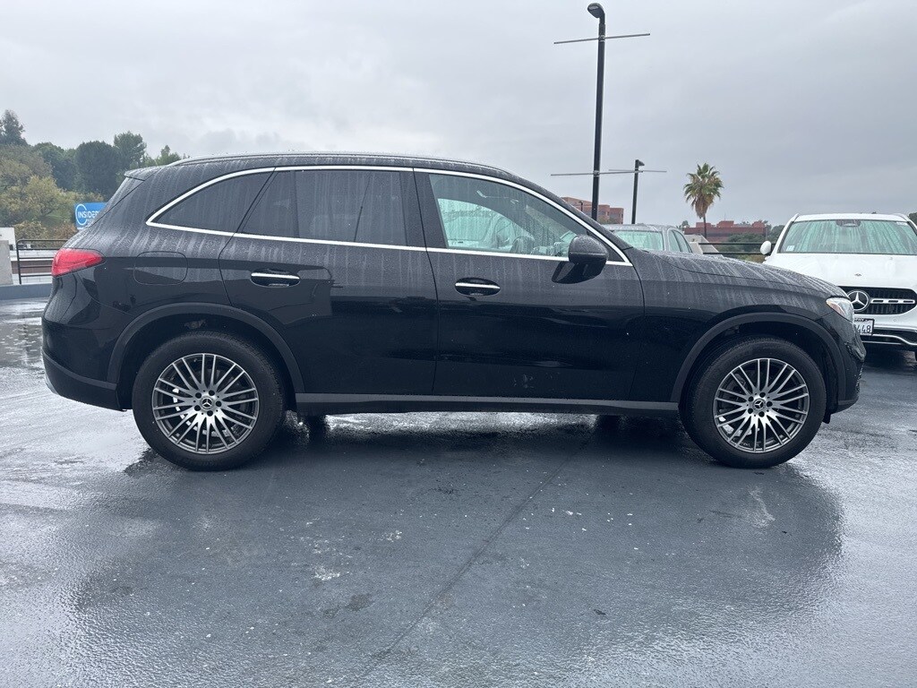 2025 Mercedes Benz GLC 300 photo 4