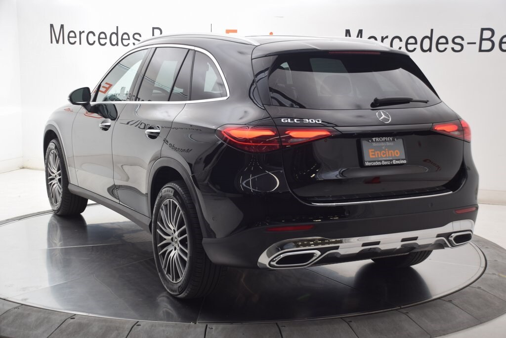 2025 Mercedes Benz GLC 300 photo 4