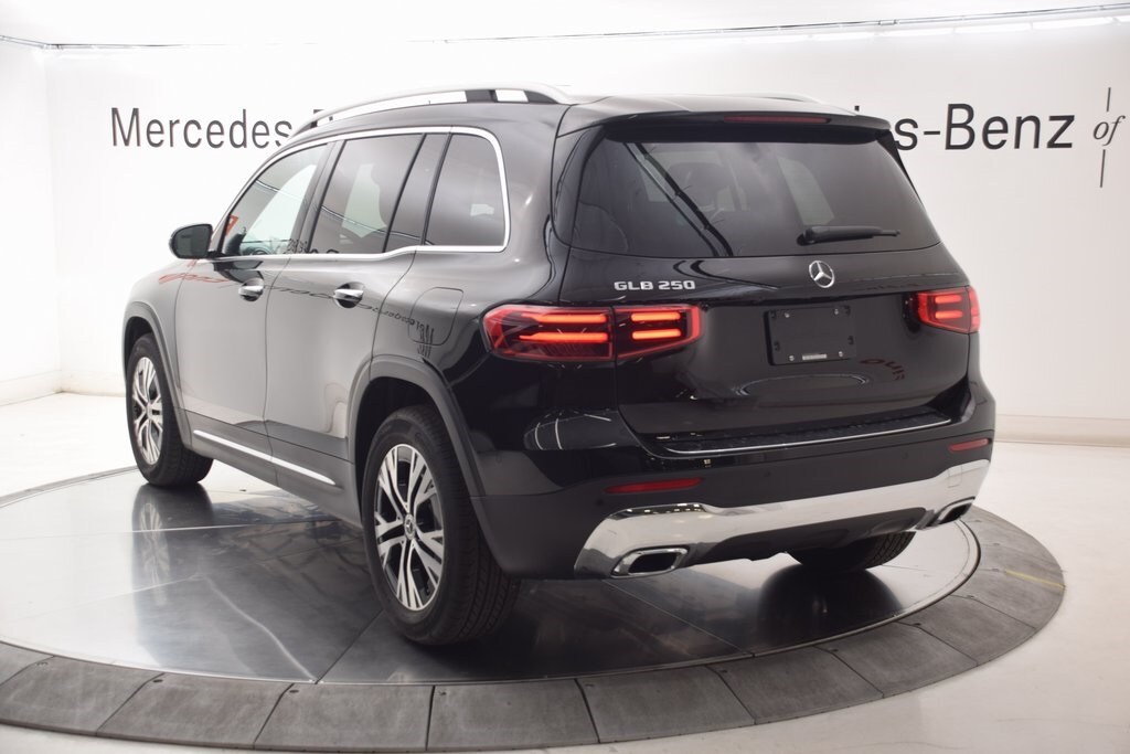 2026 Mercedes Benz GLB 250 photo 3
