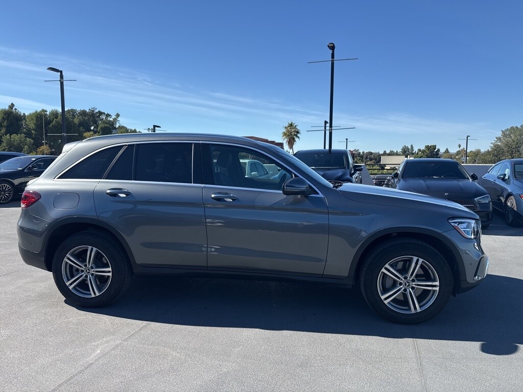 2022 Mercedes Benz GLC 300 photo 3