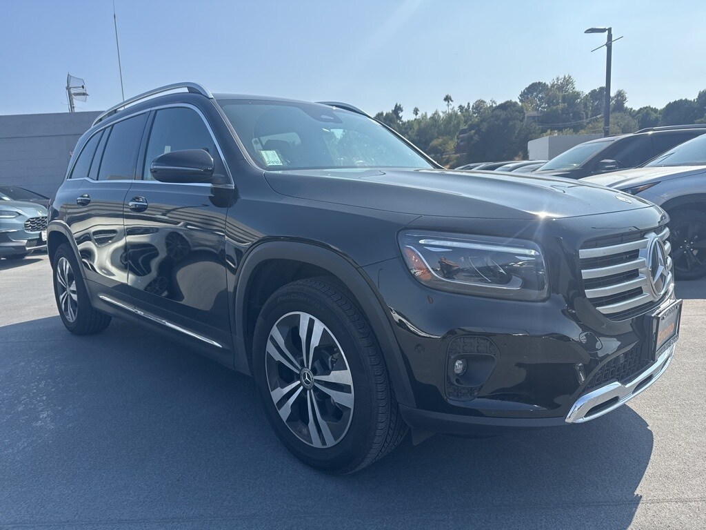 2025 Mercedes Benz GLB 250 photo 3