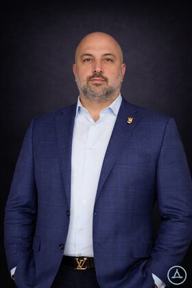 Staff member Alex Vanian from ID_f9e0c14dcc87