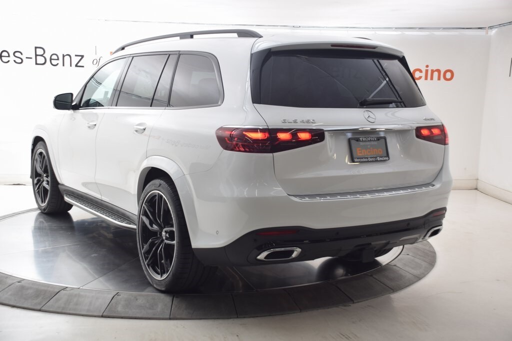 2025 Mercedes Benz GLS 450 4MATIC photo 3