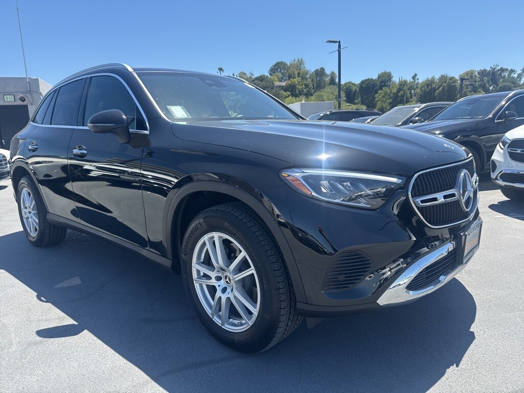2025 Mercedes Benz GLC 300 photo 3