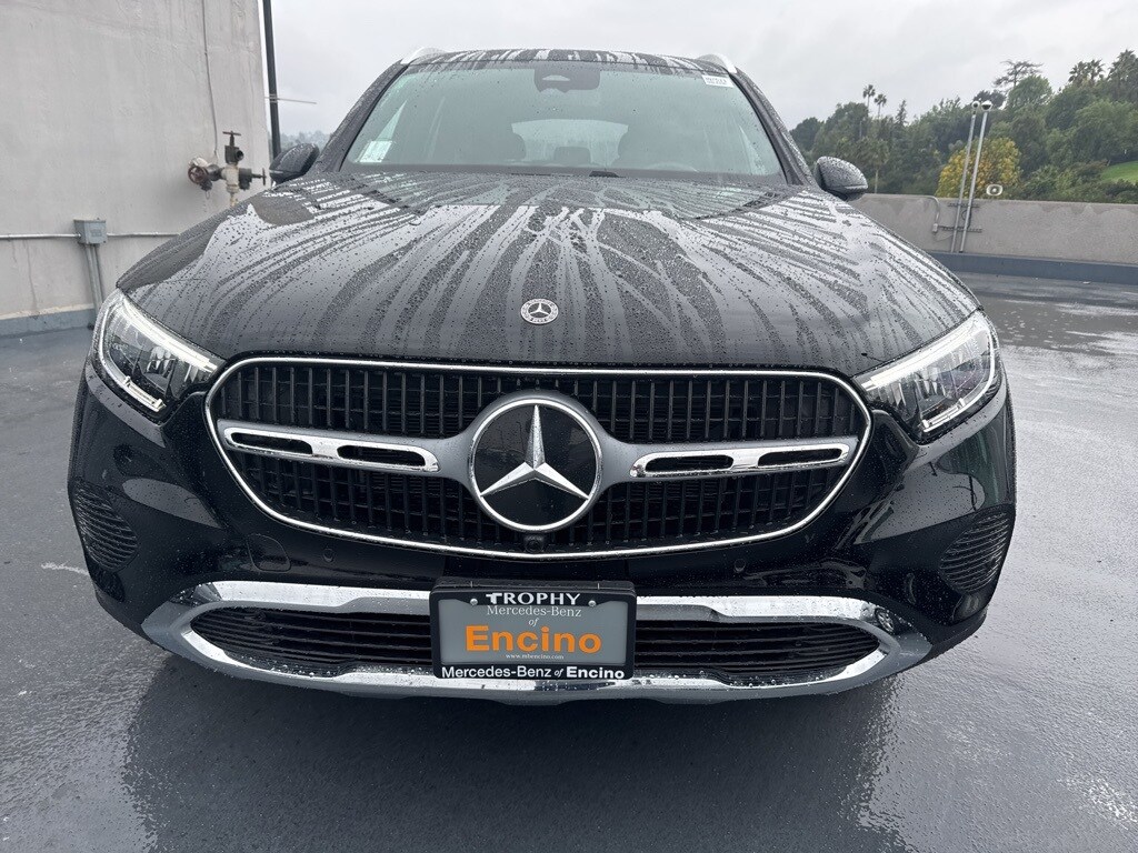 2025 Mercedes Benz GLC 300 photo 2