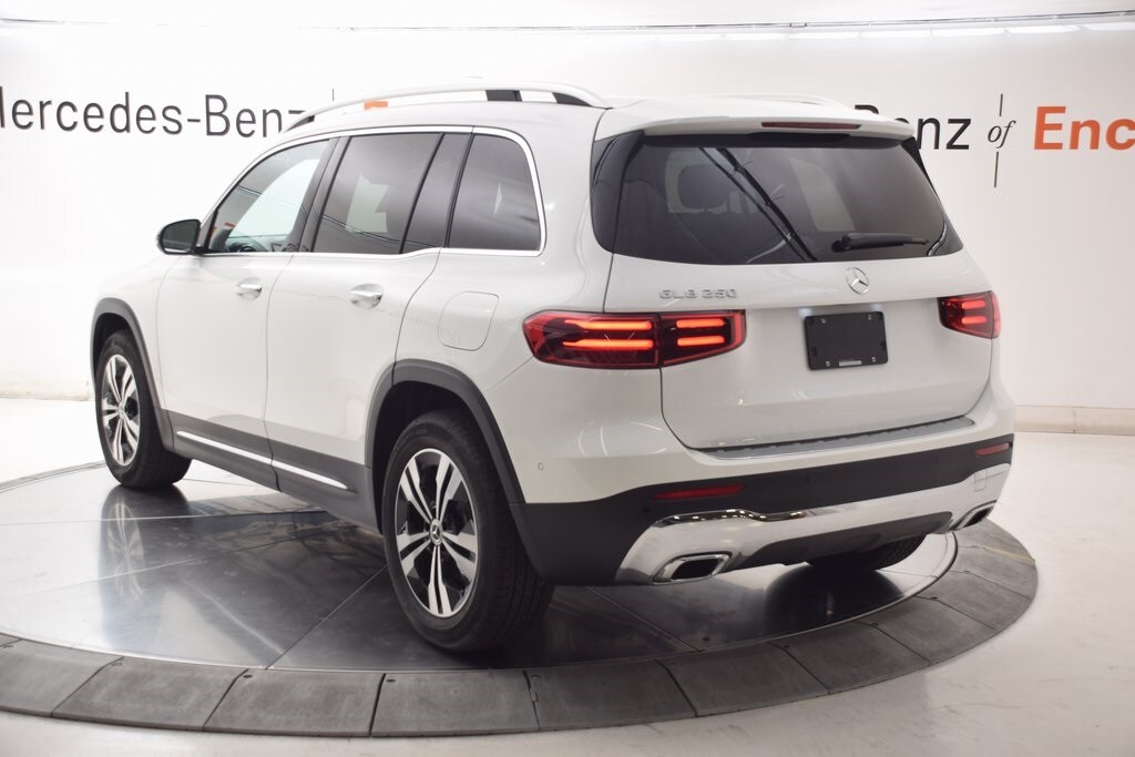 2026 Mercedes Benz GLB 250 photo 4