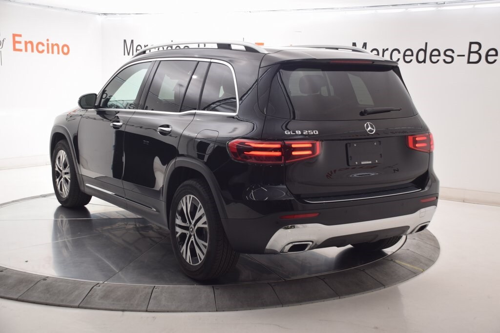 2026 Mercedes Benz GLB 250 photo 2