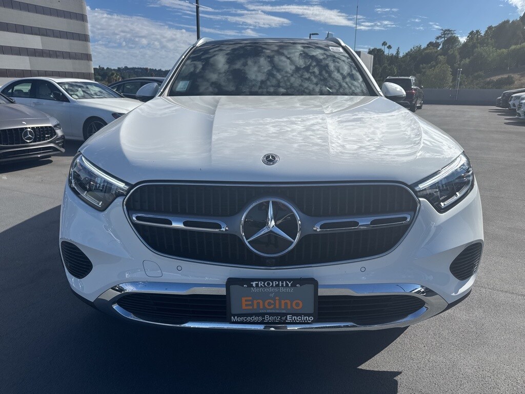 2025 Mercedes Benz GLC 300 photo 2