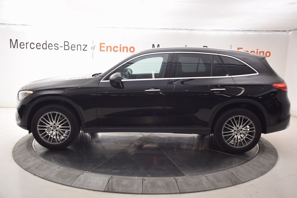 2026 Mercedes Benz GLC 300 photo 2