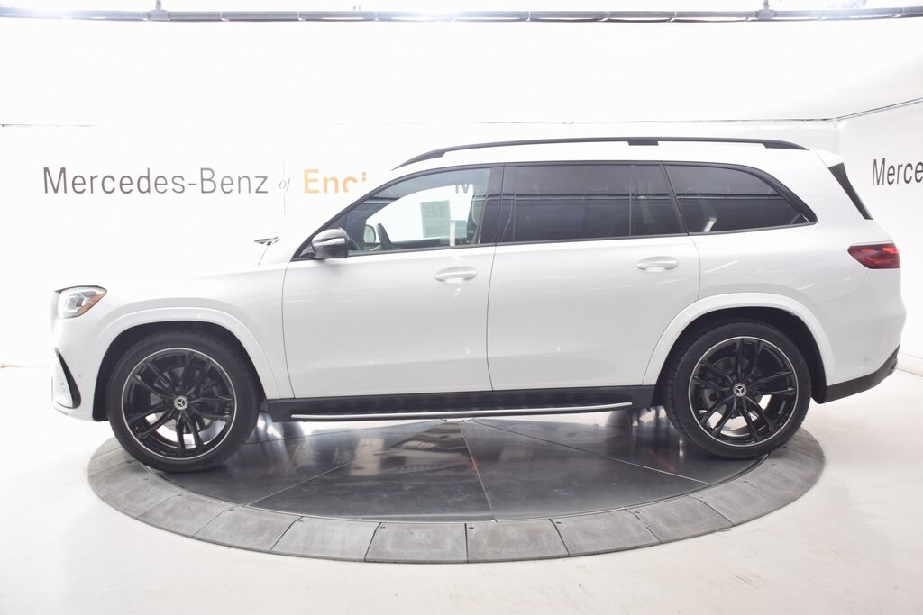 2025 Mercedes Benz GLS 450 4MATIC photo 2