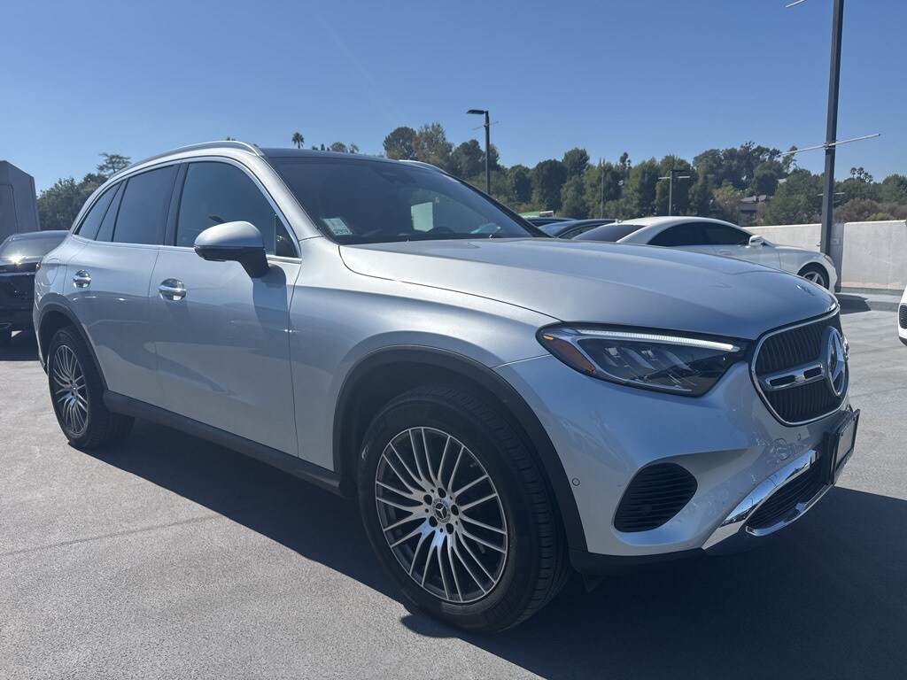 2025 Mercedes Benz GLC 300 photo 3