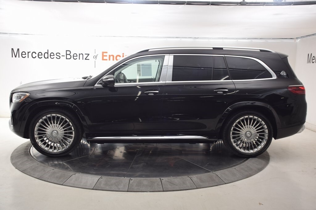 2025 Mercedes Benz GLS Maybach 600 4MATIC photo 3