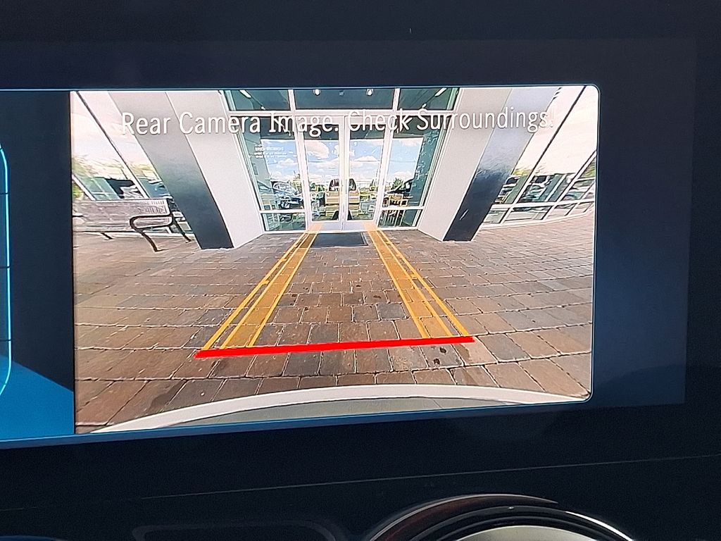 2025 Mercedes Benz GLB 250 4MATIC photo 4