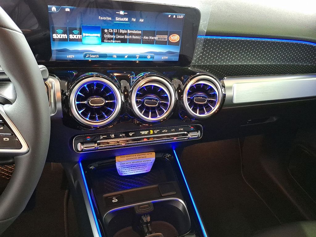 2026 Mercedes Benz GLB 250 4MATIC photo 2