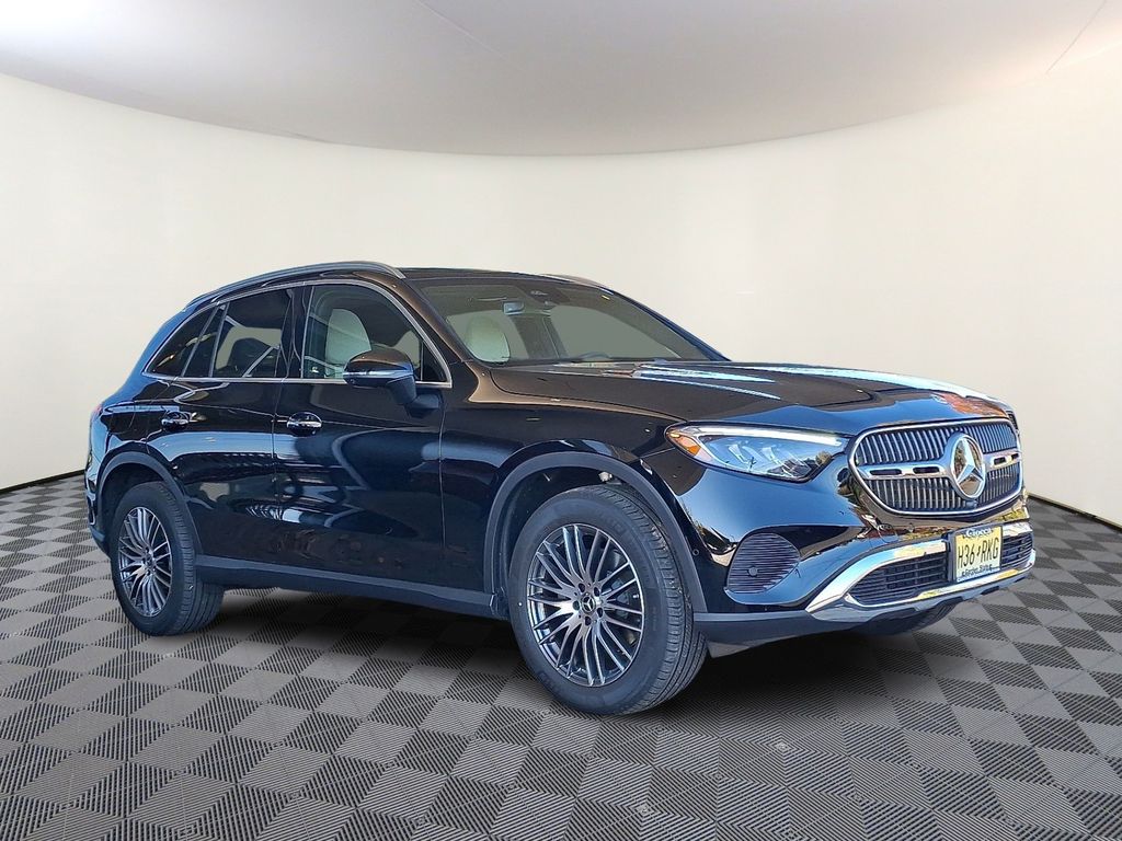 2025 Mercedes-Benz GLC Base's photo