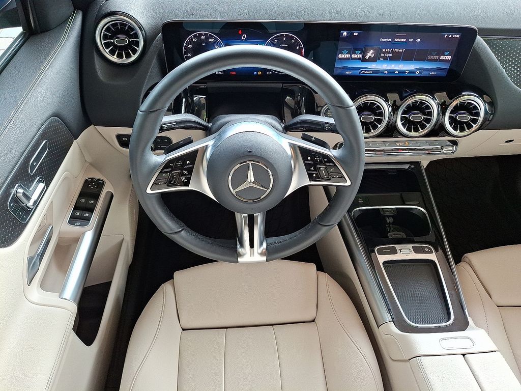 2025 Mercedes Benz GLA 250 4MATIC photo 2