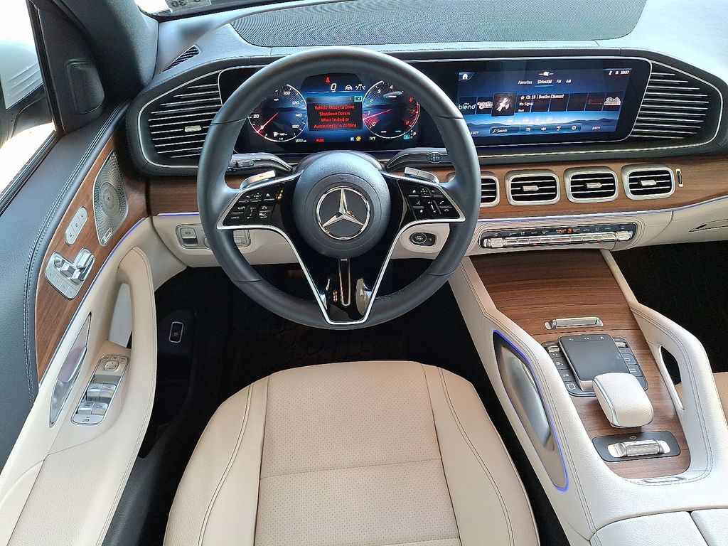 2025 Mercedes Benz GLS 450 4MATIC photo 2