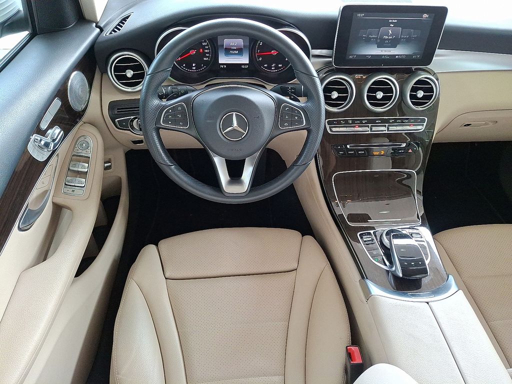 2017 Mercedes Benz GLC 300 4MATIC photo 2