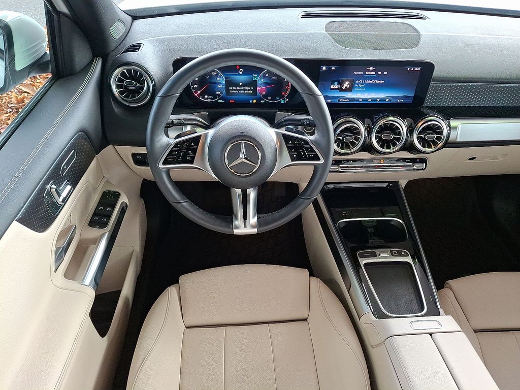 2025 Mercedes Benz GLB 250 4MATIC photo 2