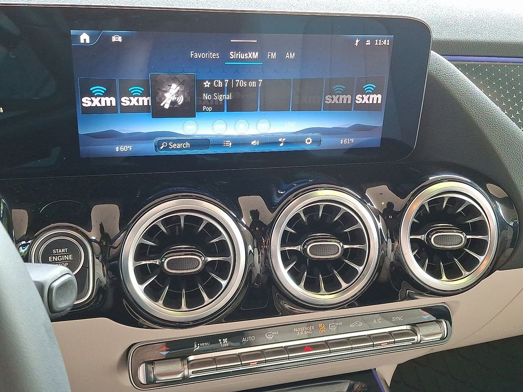 2025 Mercedes Benz GLA 250 4MATIC photo 3