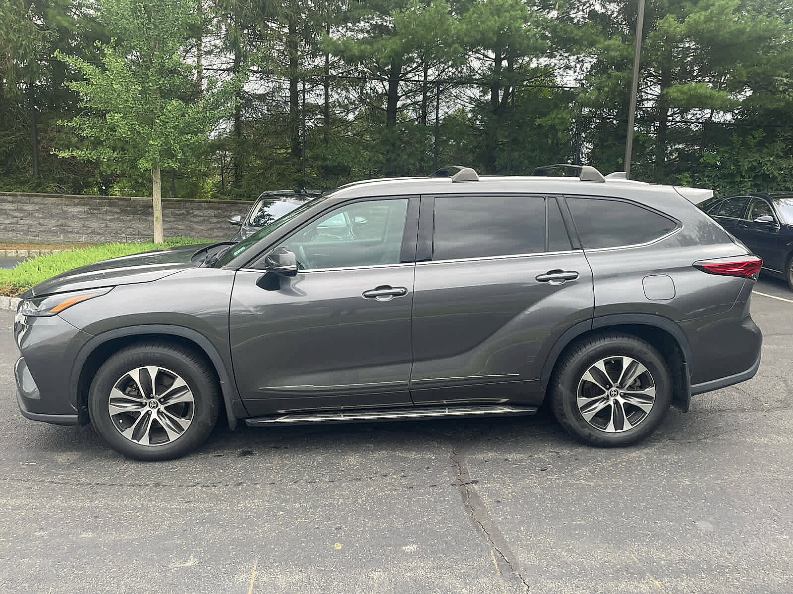 2022 Toyota Highlander XLE photo 4