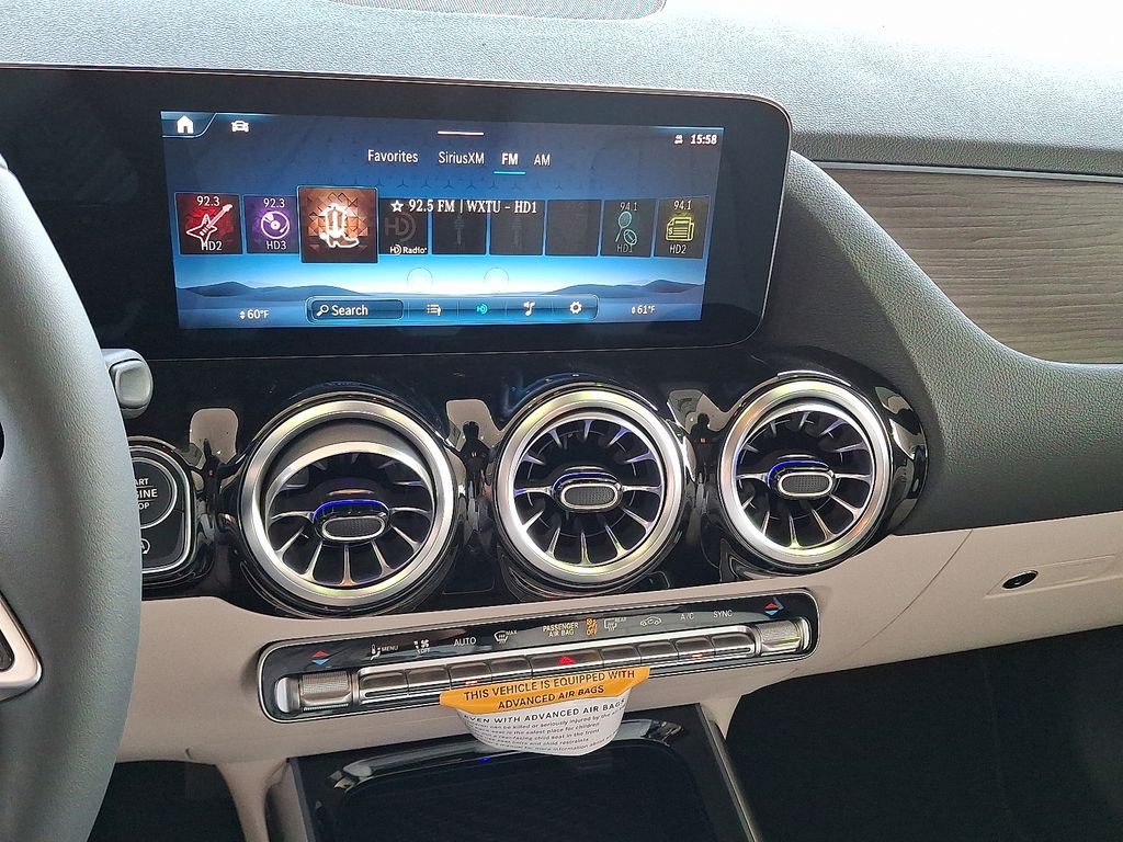 2026 Mercedes Benz GLA 250 4MATIC photo 3