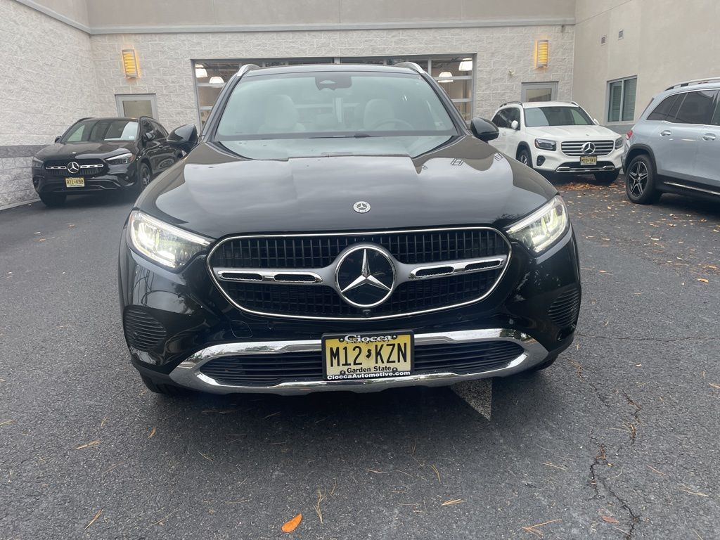 2025 Mercedes Benz GLC 300 4MATIC photo 2