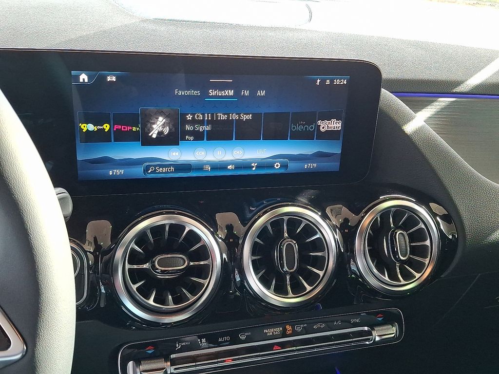 2026 Mercedes Benz GLA 250 4MATIC photo 3