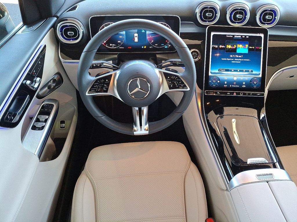 2025 Mercedes Benz GLC 300 4MATIC photo 2