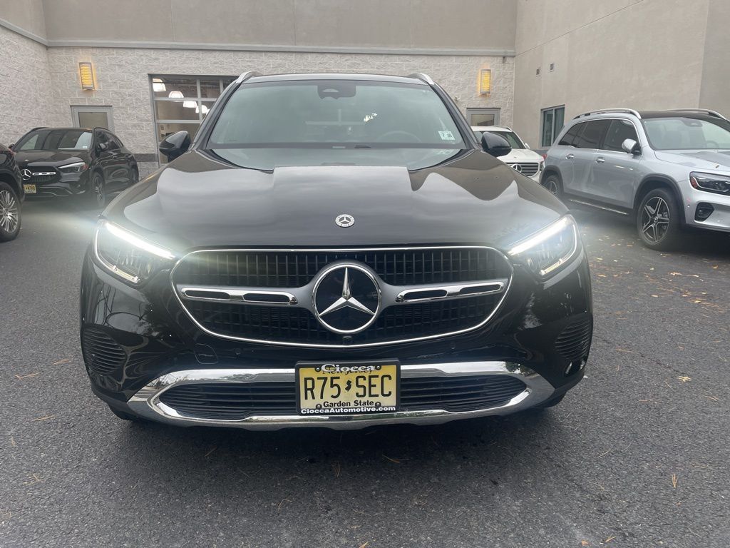 2025 Mercedes Benz GLC 300 4MATIC photo 2