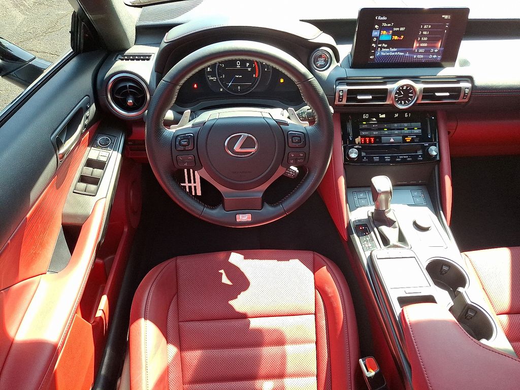 2022 Lexus IS 350 F SPORT photo 2