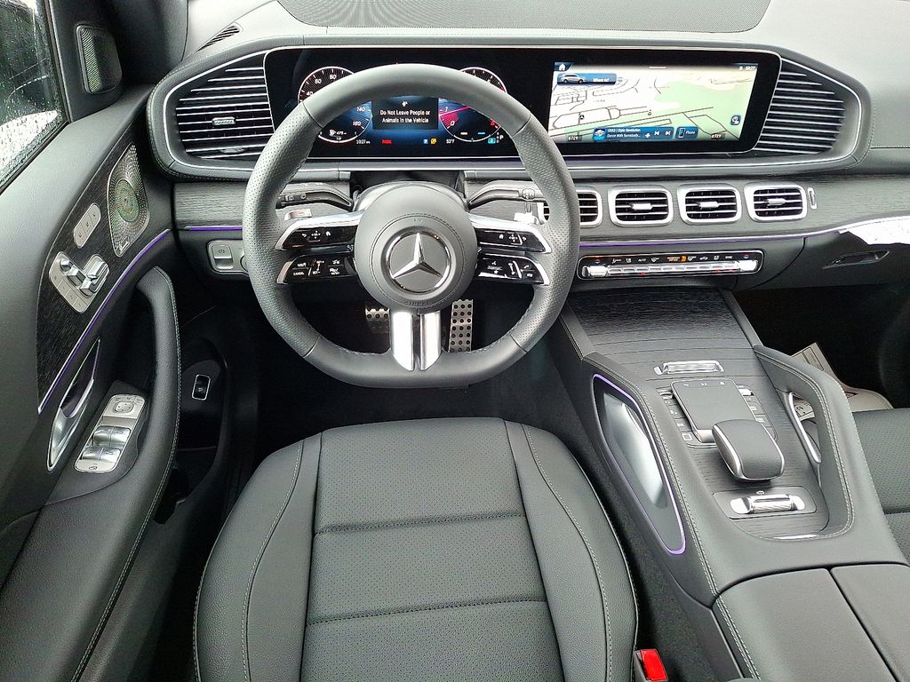 2025 Mercedes Benz GLS 450 4MATIC photo 2