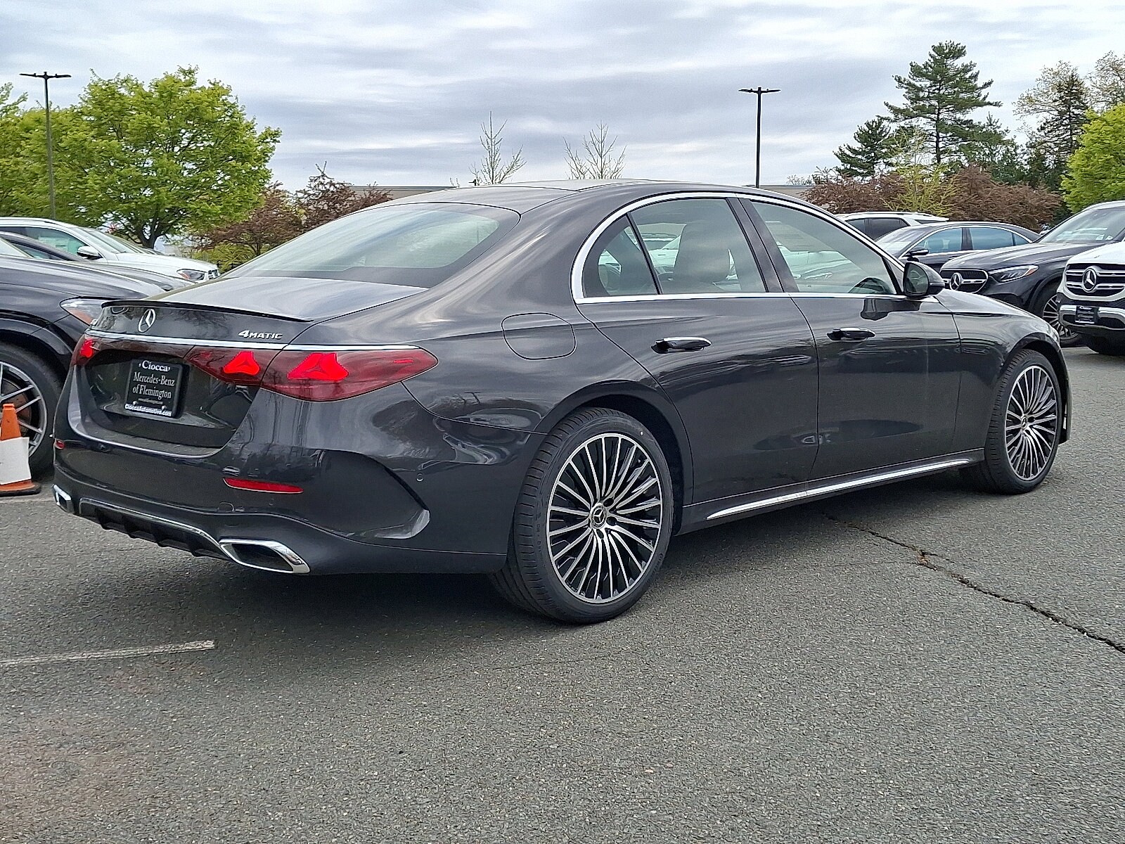 2025 Mercedes Benz E 350 4MATIC photo 4