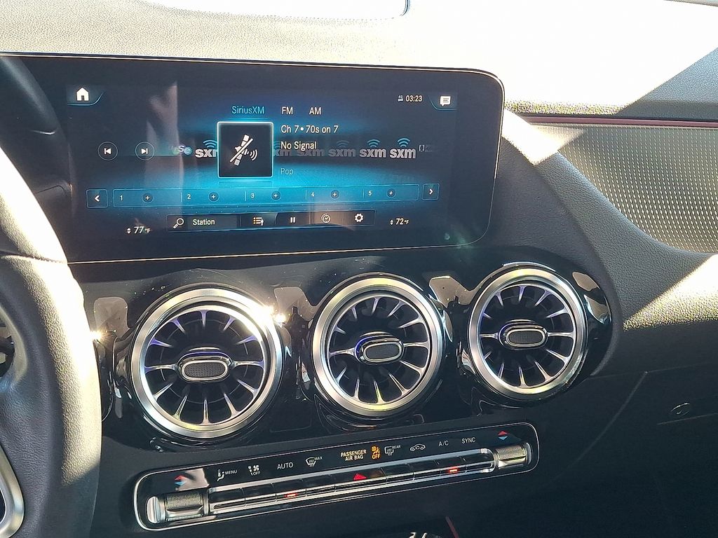 2022 Mercedes Benz GLA 250 4MATIC photo 3