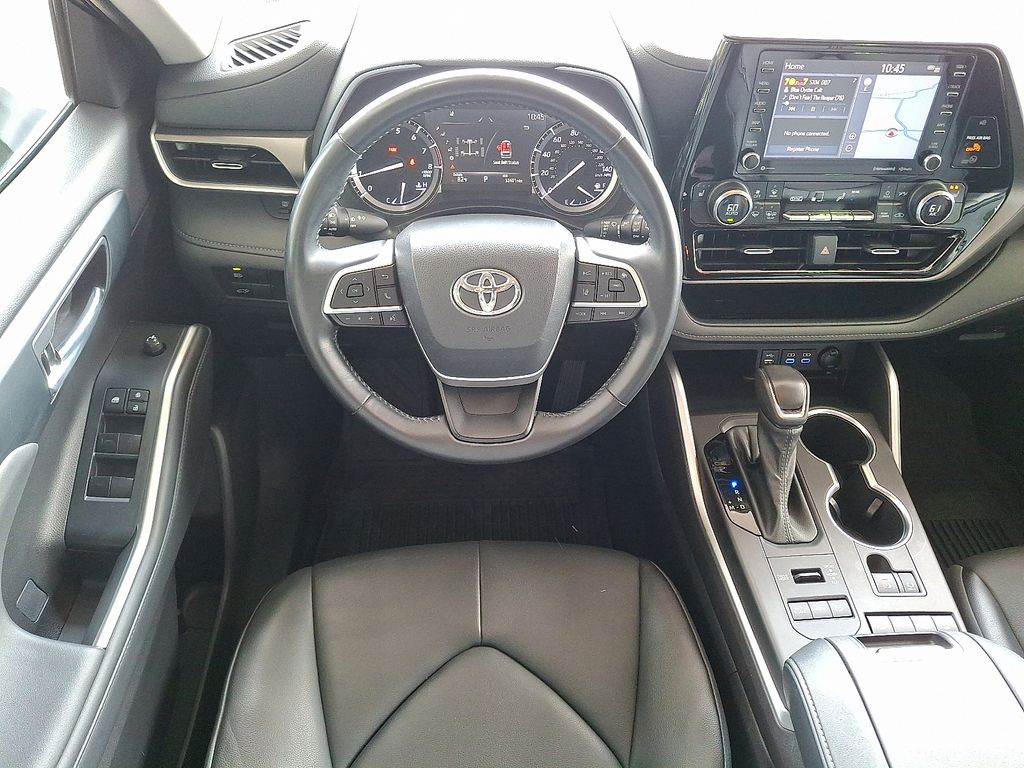 2022 Toyota Highlander XLE photo 2