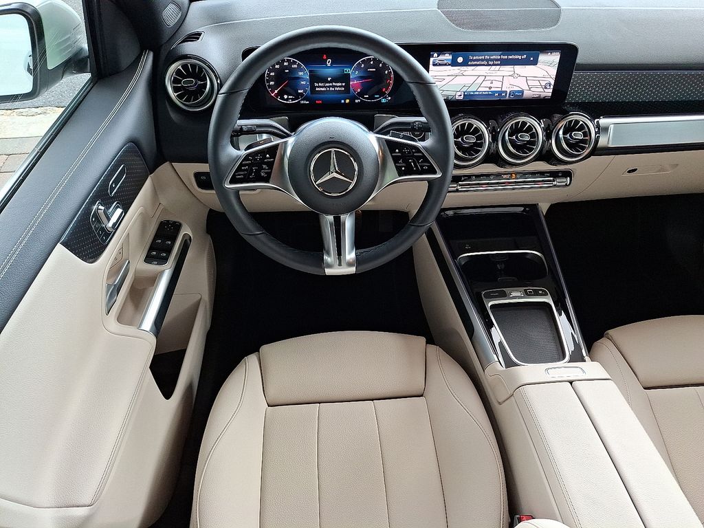 2025 Mercedes Benz GLB 250 4MATIC photo 2