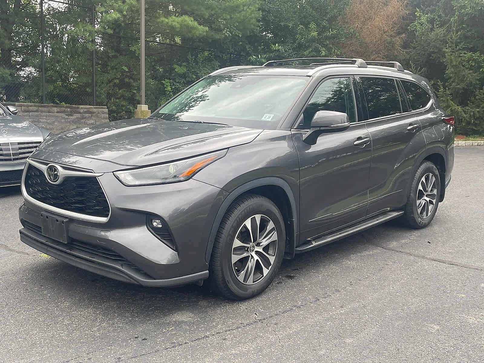 2022 Toyota Highlander XLE photo 3