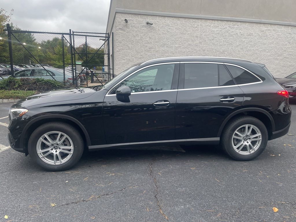 2025 Mercedes Benz GLC 300 4MATIC photo 4