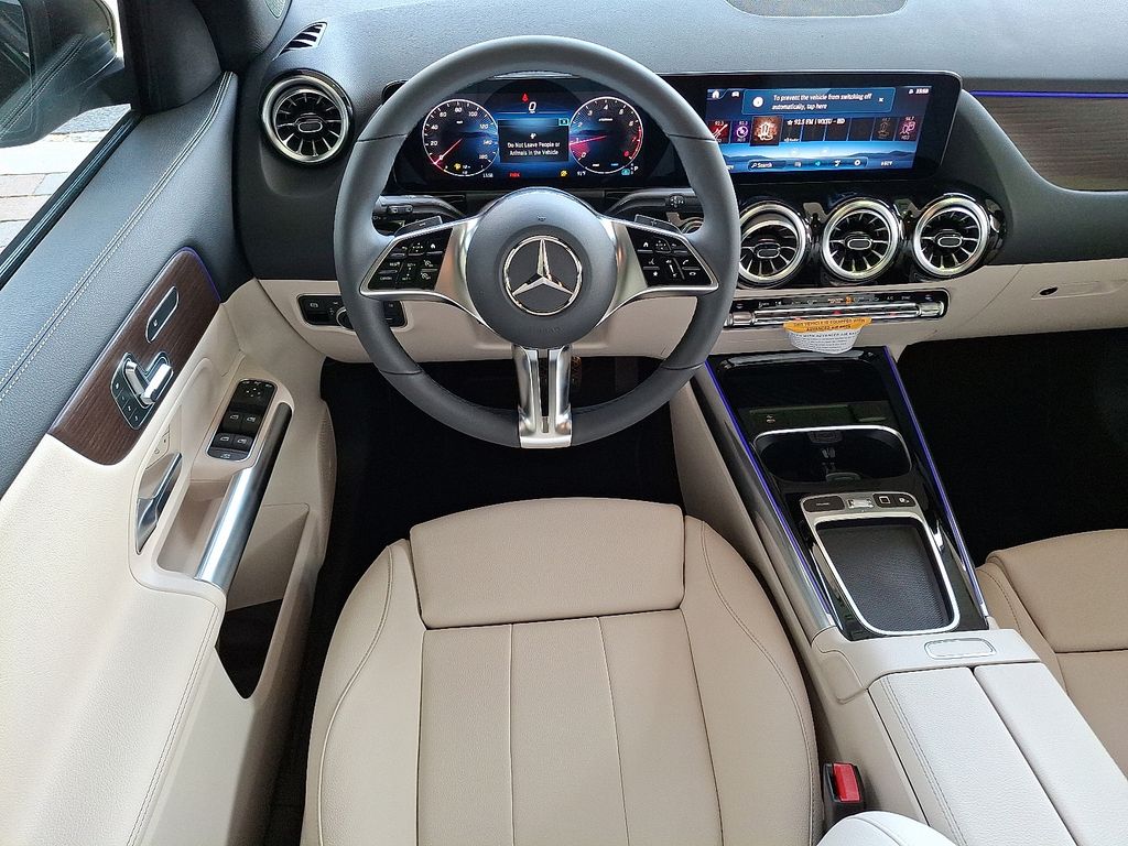 2026 Mercedes Benz GLA 250 4MATIC photo 2