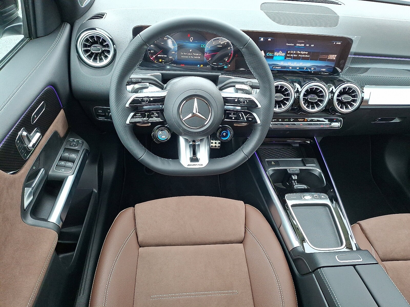 2025 Mercedes Benz GLB AMG 35 4MATIC photo 2