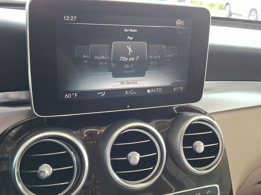 2017 Mercedes Benz GLC 300 4MATIC photo 3