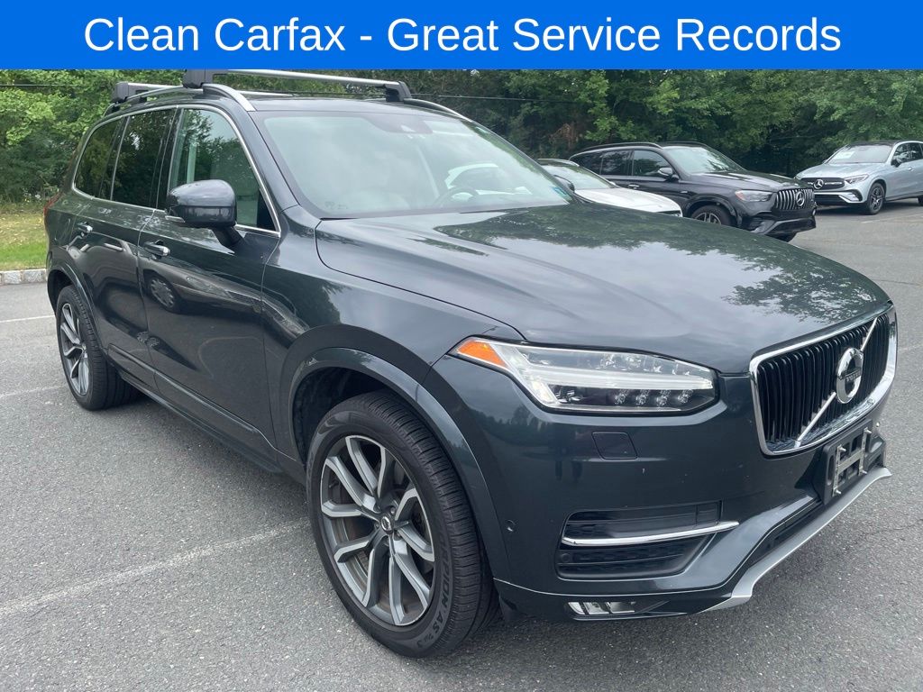 2017 Volvo XC90 T6 AWD Momentum's photo