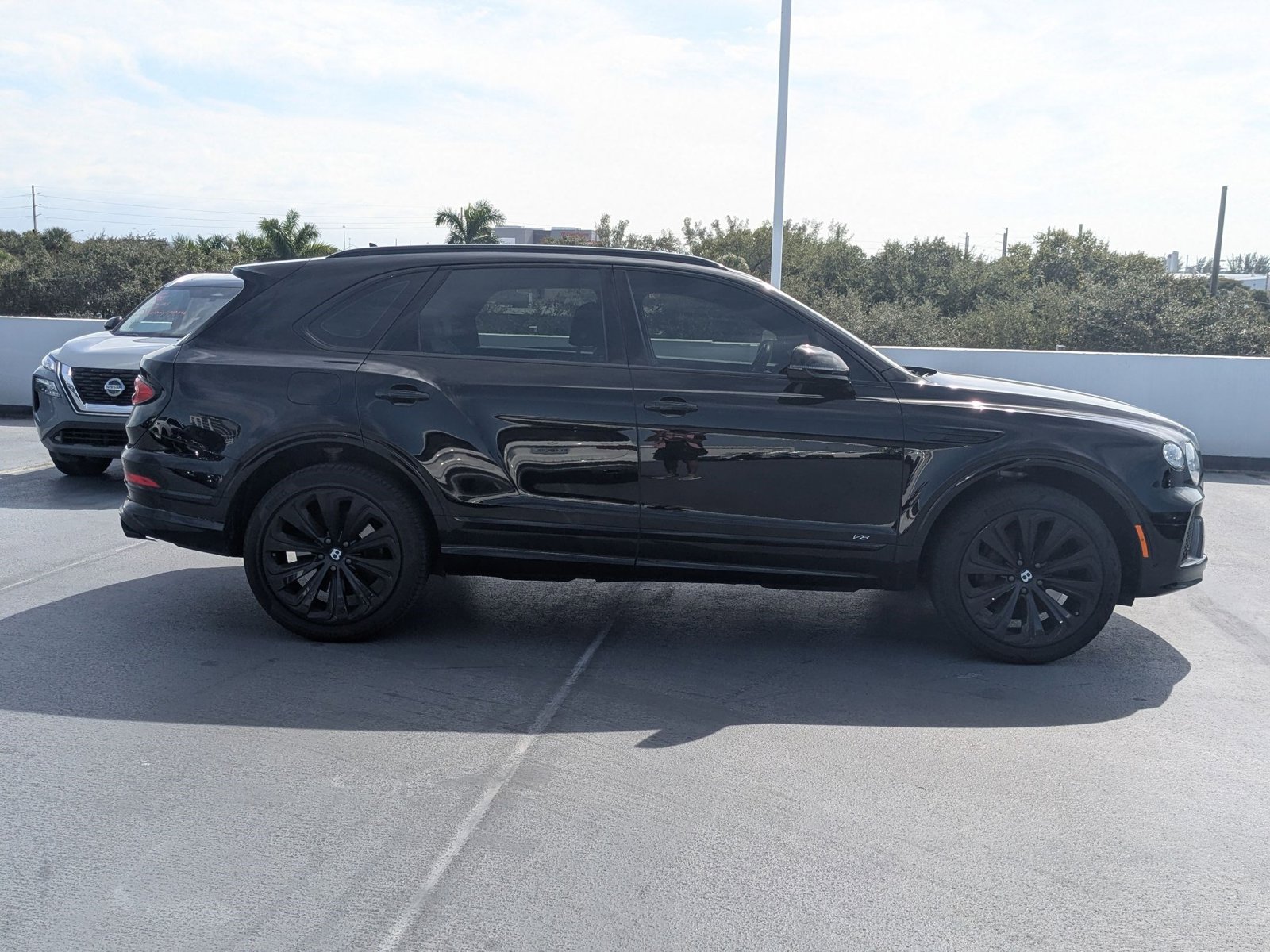 2021 Bentley Bentayga V8 photo 4