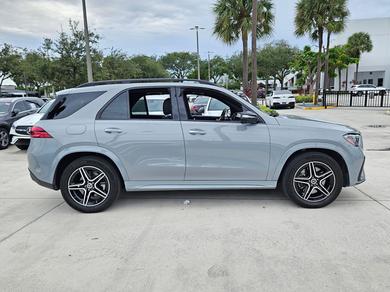 2024 Mercedes Benz GLE 4MATIC photo 2
